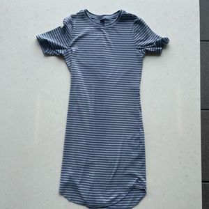 Tight blue dress- great for brunch or work!
